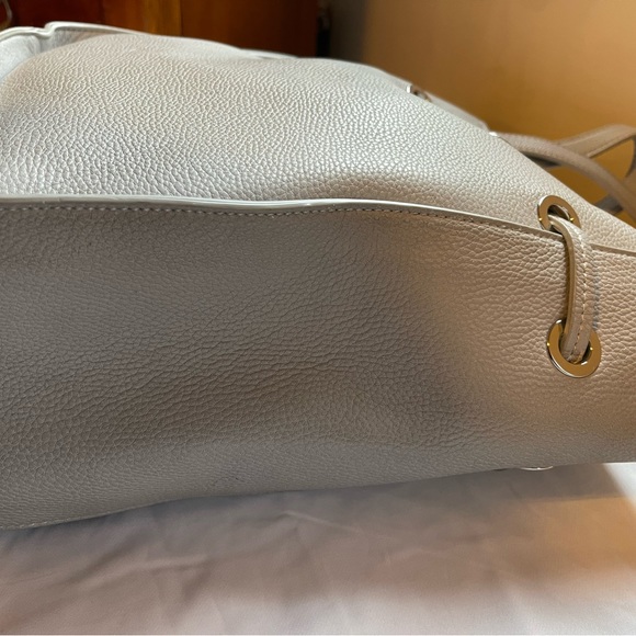 Gray tote bag with tassels - Picture 5 of 9